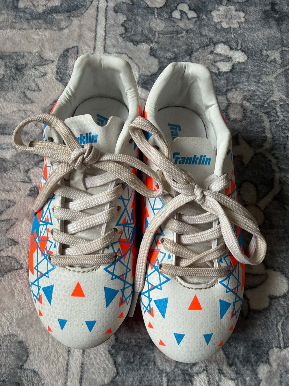 Kids White Cleats with Blue & Orange Triangle Pattern